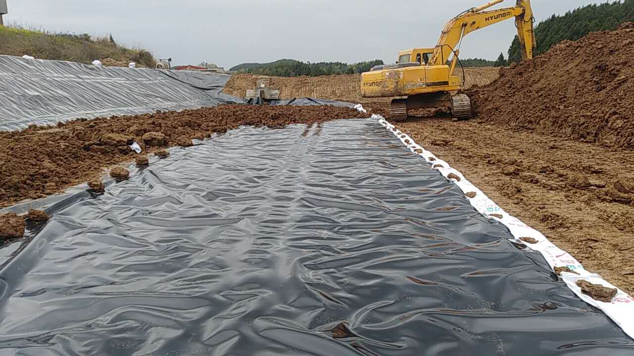 水工建筑物专用土工膜具有哪些良好的特性？