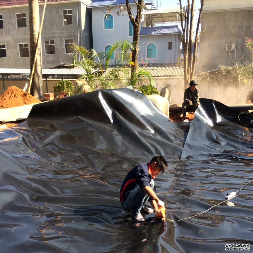 施工经常关注的问题土工膜下排水及排气