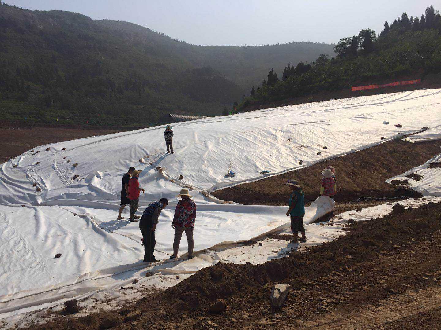 道路采用土工布对加筋的主要目的